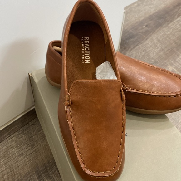 New in Box Reaction Kenneth Cole boys cognac loafers size 1 - Picture 2 of 3